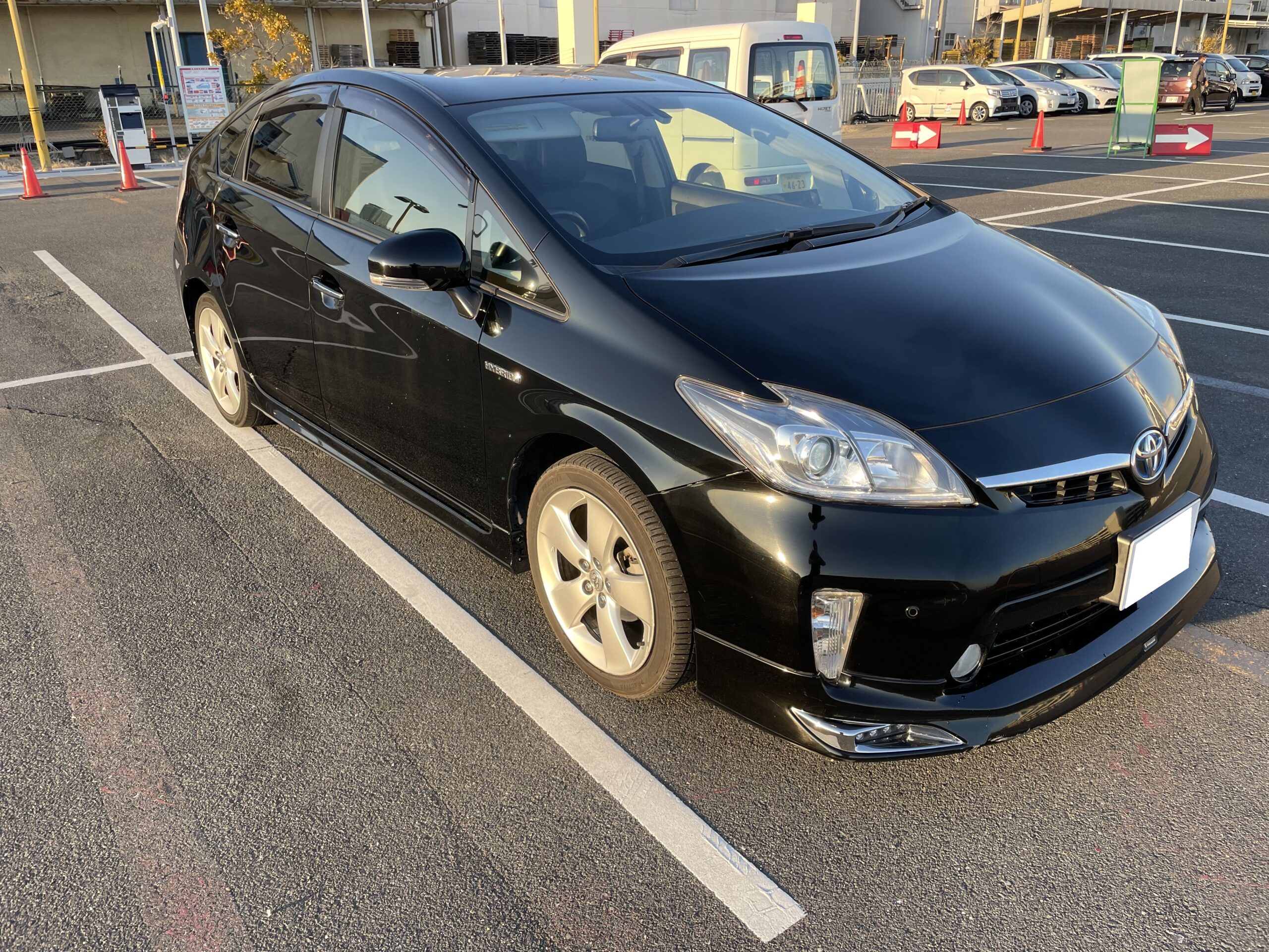 H28年　トヨタ　プリウス